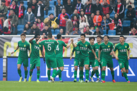 北京中赫国安4-0战胜重庆斯威获得联赛两连胜