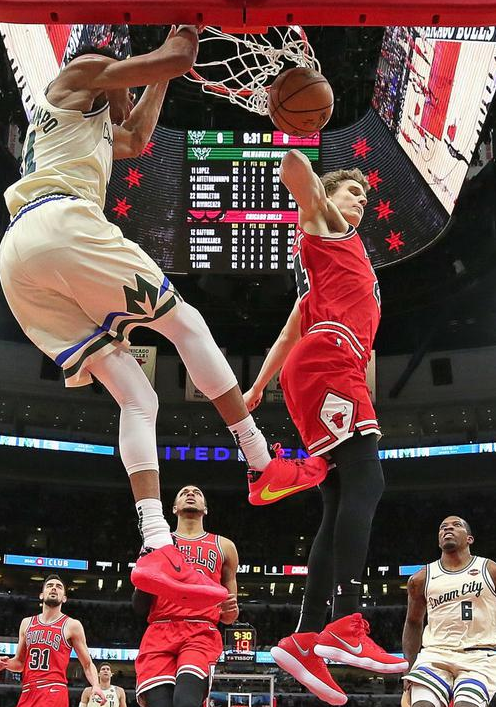 NBA常规赛-米德尔顿25+6雄鹿顶翻公牛 字母哥23+10+6血布15分