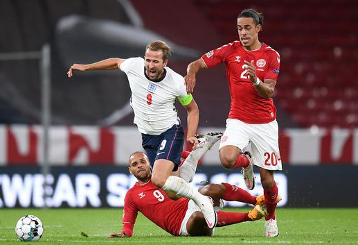 欧国联-英格兰客场0-0丹麦 凯恩终场前错失空门