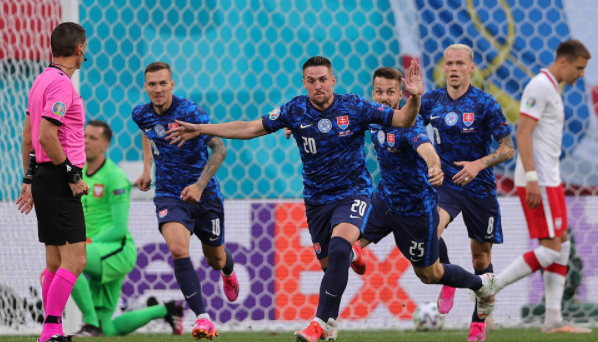 欧洲杯-莱万哑火什克制胜 十人波兰1-2斯洛伐克