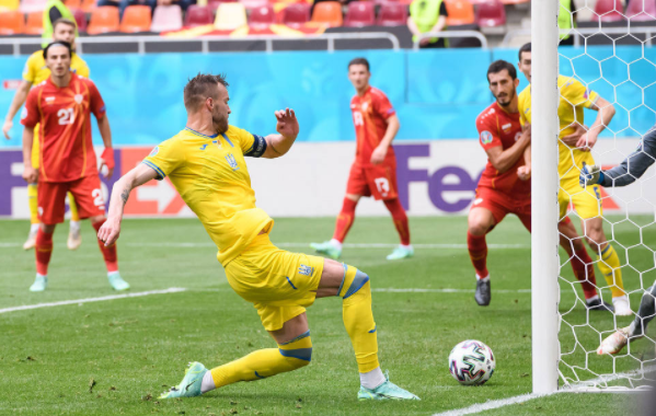 欧洲杯-亚尔莫连科传射潘德夫进球被吹 乌克兰2-1北马其顿