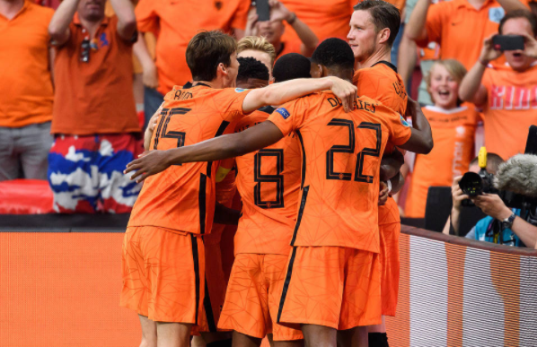 欧洲杯-邓弗里斯破门德佩点射+失良机 荷兰2-0奥地利 