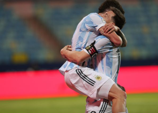 美洲杯-阿根廷3-0厄瓜多尔晋级半决赛 梅西1射2传劳塔罗破门