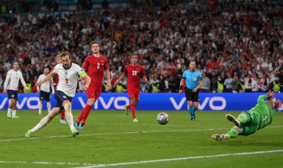 欧洲杯-英格兰加时2-1战胜丹麦进决赛 斯特林造点凯恩破门