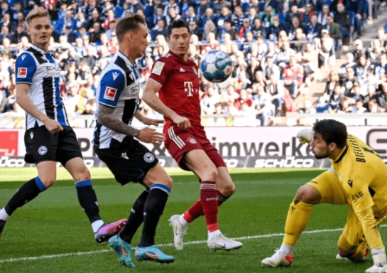 德甲-格纳布里破门莱万献助攻 拜仁3-0完胜比勒菲尔德