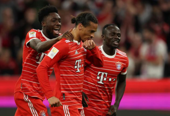 德甲-拜仁5-0大胜弗赖堡距榜首4分 萨内世界波马内建功