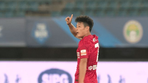 中超-上海海港7-0狂胜梅州 武磊戴帽巴尔加斯独造4球 
