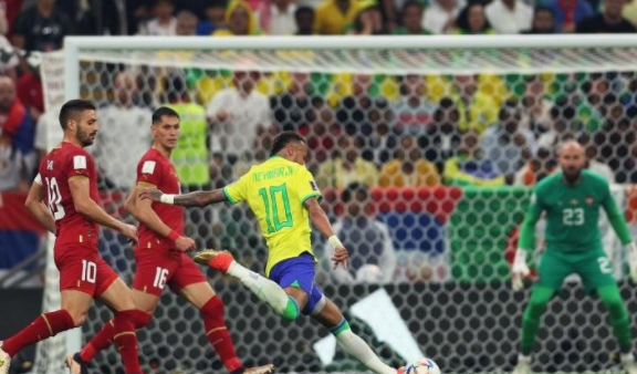 半场-巴西0-0暂平塞尔维亚 内马尔角球吊门造威胁维尼修斯失良机