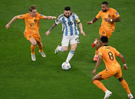 半场-阿根廷1-0领先荷兰 梅西神级直塞送助攻莫利纳破门