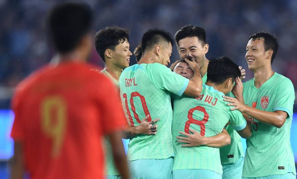 亚运会-男足亚运队4-0缅甸提前小组出线 谭龙双响戴伟浚破门