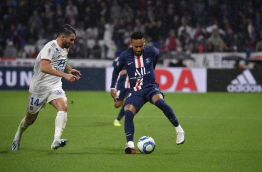 法甲-巴黎1-0里昂夺5连胜 内马尔连场送读秒绝杀