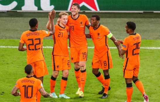 欧洲杯-荷兰3-2乌克兰取得开门红 维纳尔杜姆破门飞翼绝杀