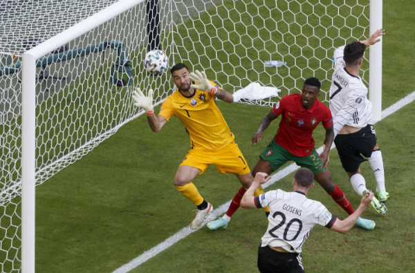 欧洲杯-C罗传射戈森斯造3球 葡萄牙两人乌龙2-4德国