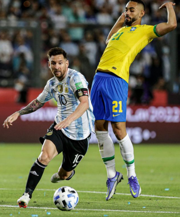 世预赛-阿根廷0-0闷平巴西 梅西哑火弗雷德远射中框