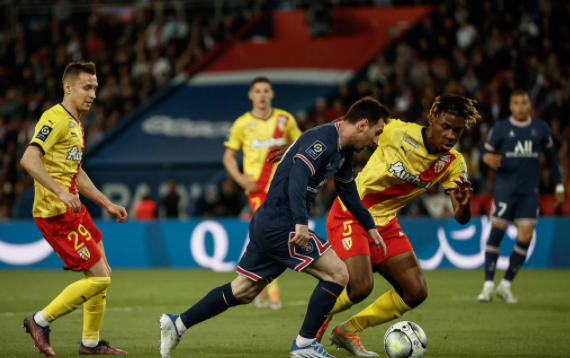 法甲-梅西世界波内马尔助攻 巴黎1-1朗斯提前4轮夺冠 